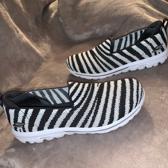 skechers go walk wild safari